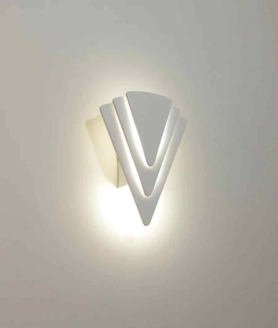 CLA SURAT: City Series LED Dual-CCT Interior Triangular Dimmable Wall Light - Image 6