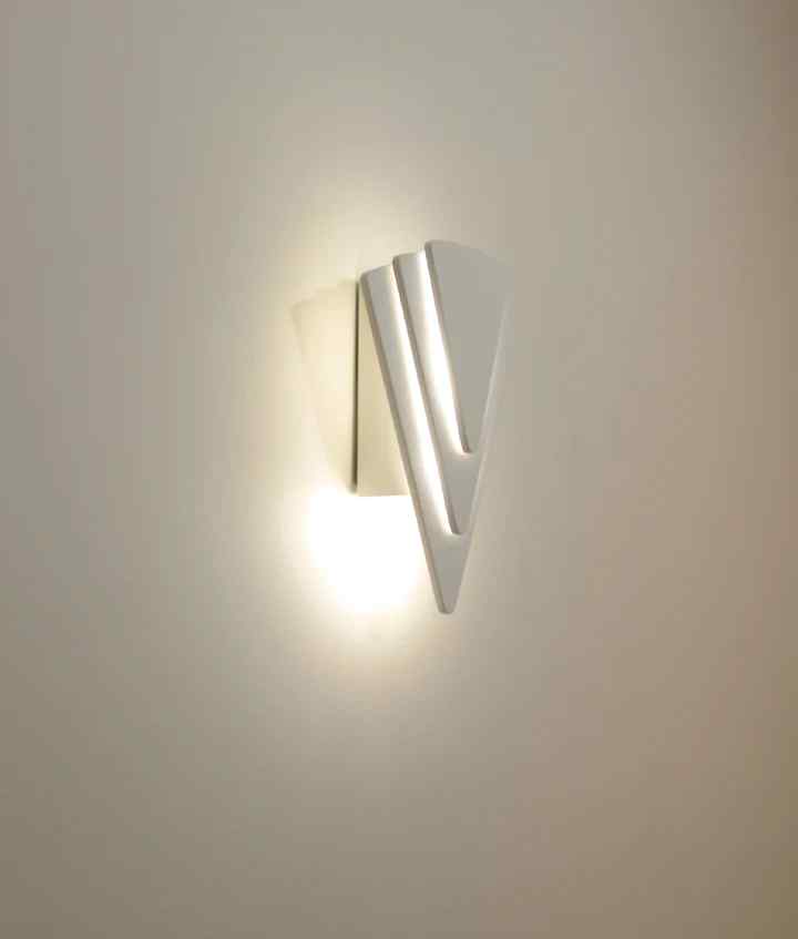 CLA SURAT: City Series LED Dual-CCT Interior Triangular Dimmable Wall Light - Image 7